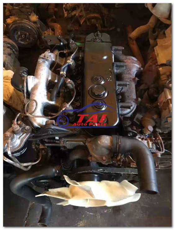 NPR 4BD1 Isuzu Turbo Diesel 3.9L Engine Assembly With Gear Box